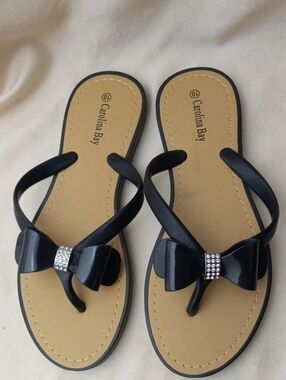 Carolina Bay Women's Black Bow Flip Flop Sandals